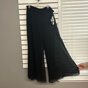 R&M Richard’s black size 16 chiffon black wide legged dress pants lined